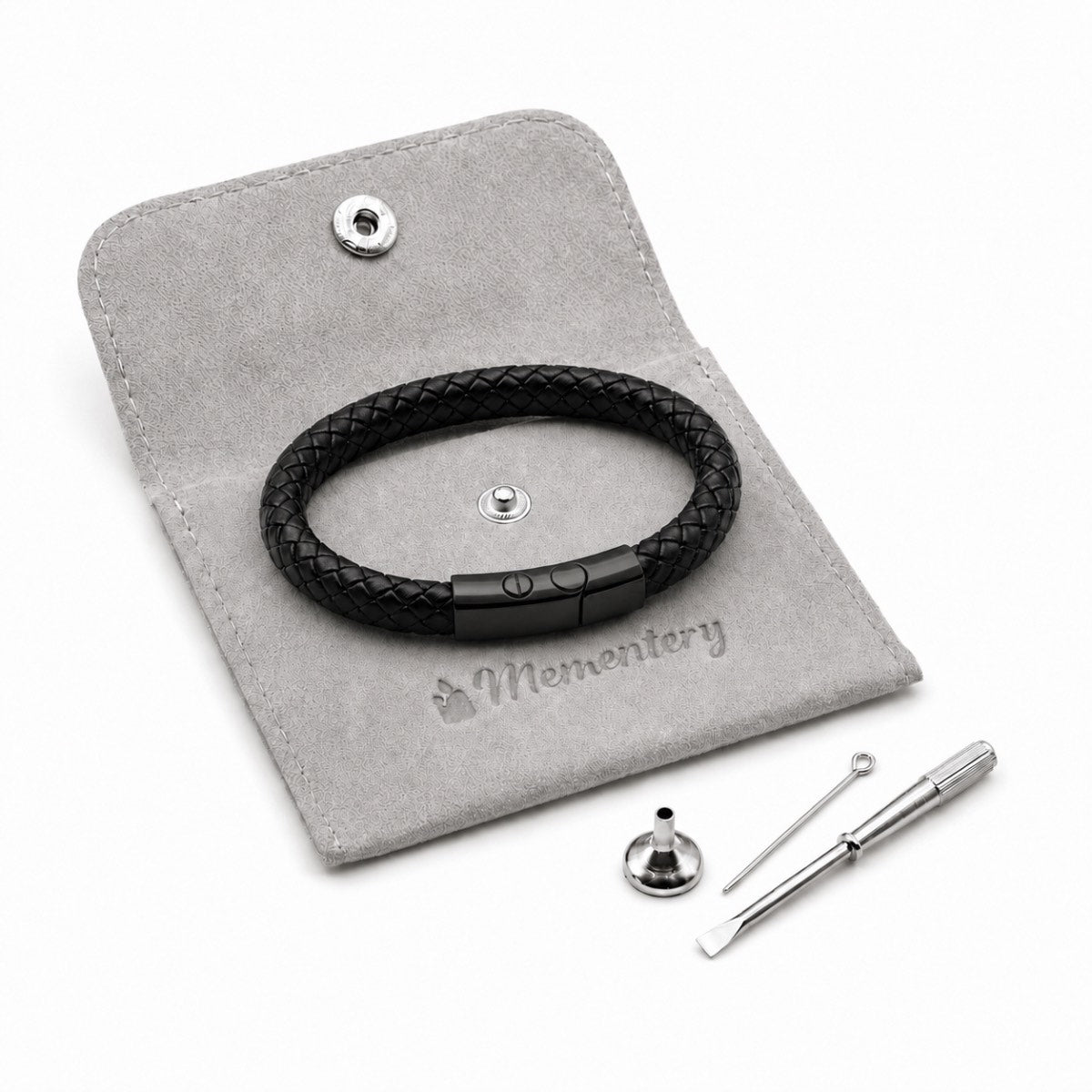 Coffret Mementery avec bracelet en cuir noir, pochon velours et kit de remplissage inclus