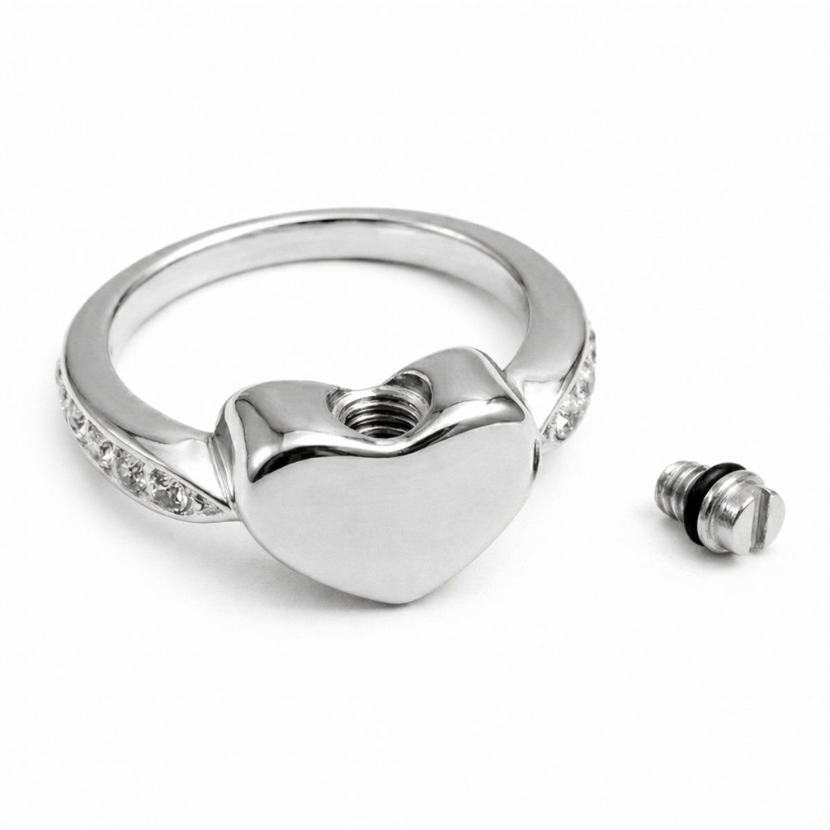 Détail du compartiment interne sécurisé de la Bague Cœur du Souvenir urne argenté avec fermeture à vis