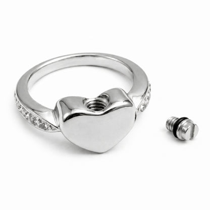 Détail du compartiment interne sécurisé de la Bague Cœur du Souvenir urne argenté avec fermeture à vis