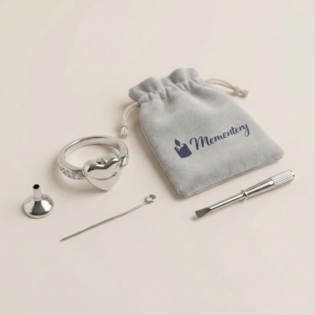 Coffret Mementery avec Bague Cœur du Souvenir urne argenté et kit de remplissage inclus