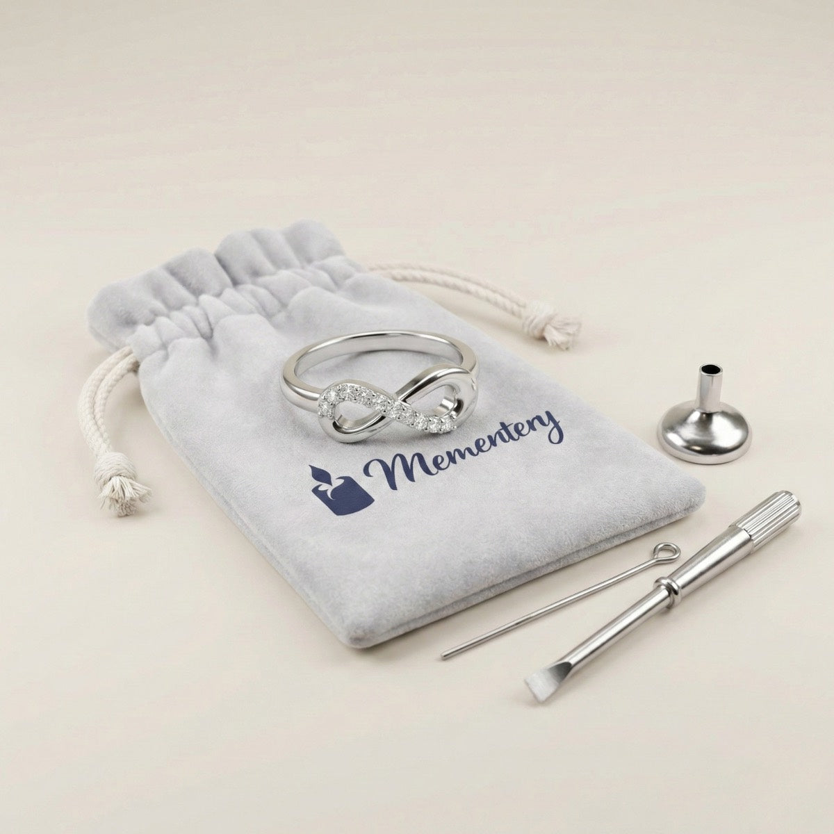 Coffret Mementery avec Bague Mémoire Infinie urne argenté et kit de remplissage inclus