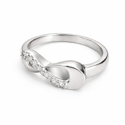 Vue 3/4 de la Bague Mémoire Infinie urne argenté avec motif infini et finition polie