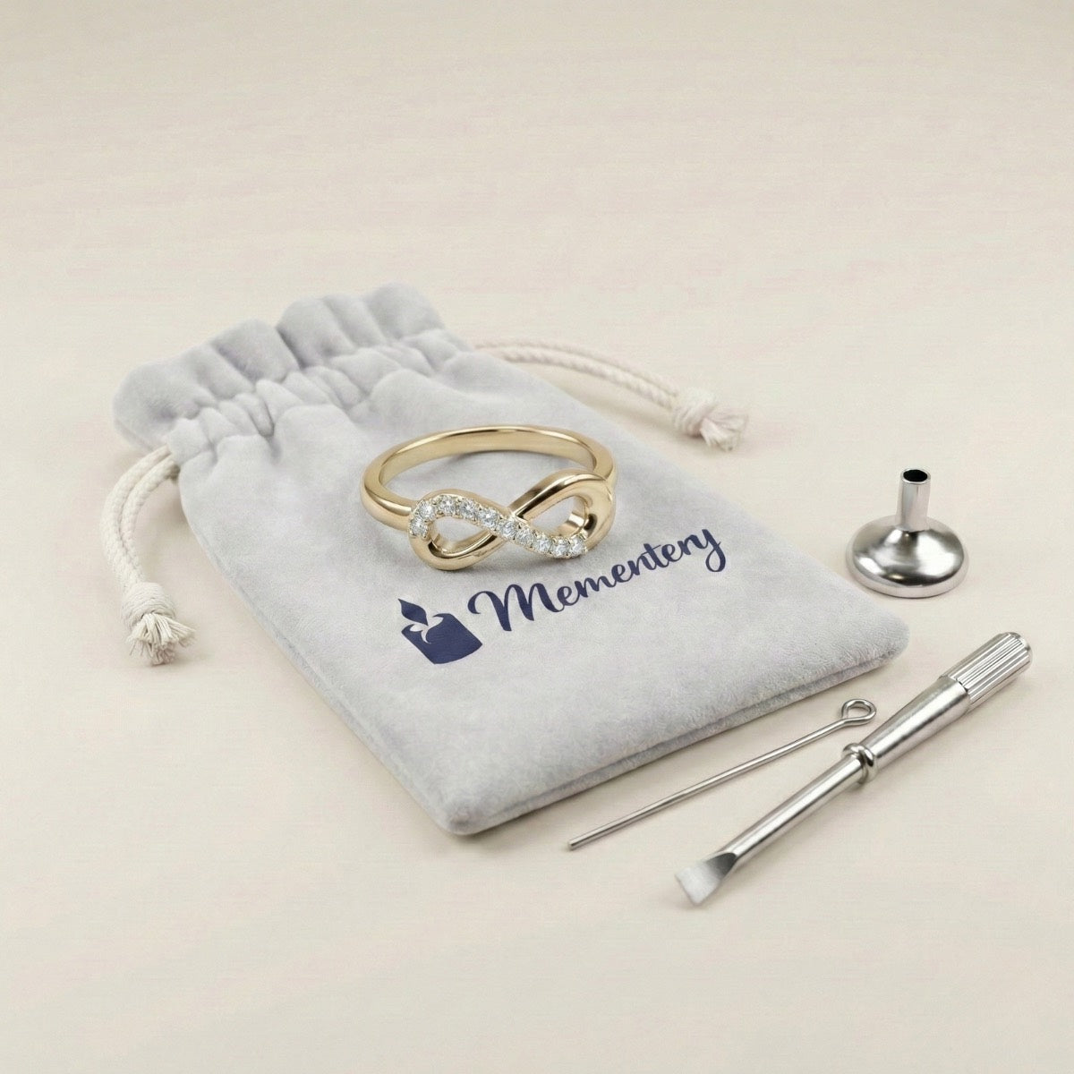 Coffret Mementery avec Bague Mémoire Infinie urne doré et kit de remplissage inclus