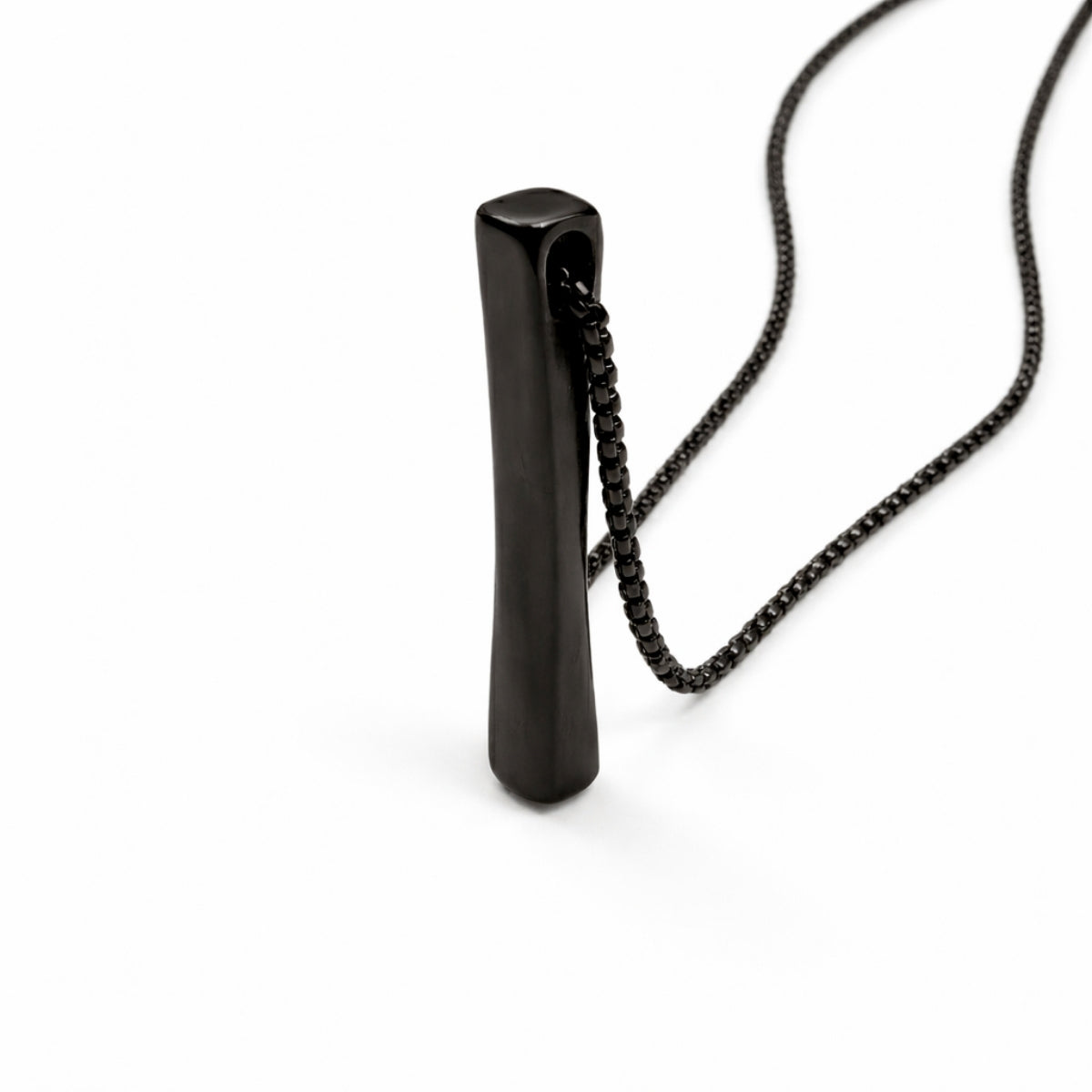 Vue 3/4 de la Barre Torsadée Mémoire urne noir avec design torsadé et finition lisse