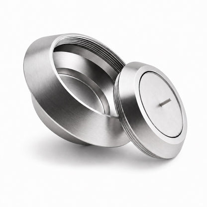 Vue ouverte de la bougie souvenir argenté en acier inoxydable avec compartiment discret intégré