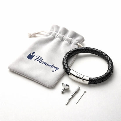 Coffret Mementery avec bracelet en cuir et acier argenté, pochon velours et kit de remplissage inclus