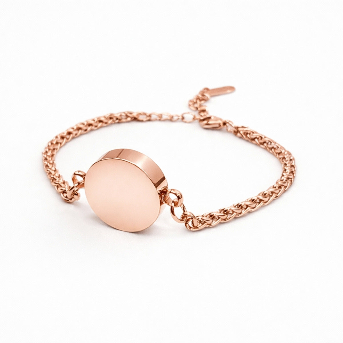 Vue 3/4 du bracelet cercle urne en acier inoxydable rose mettant en valeur son volume et son compartiment intégré