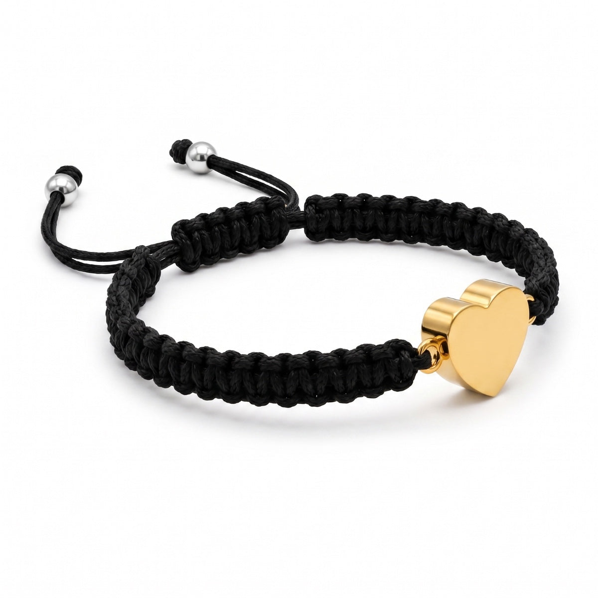 Vue 3/4 du bracelet cœur relié avec pendentif cœur doré et cordon tressé ajustable