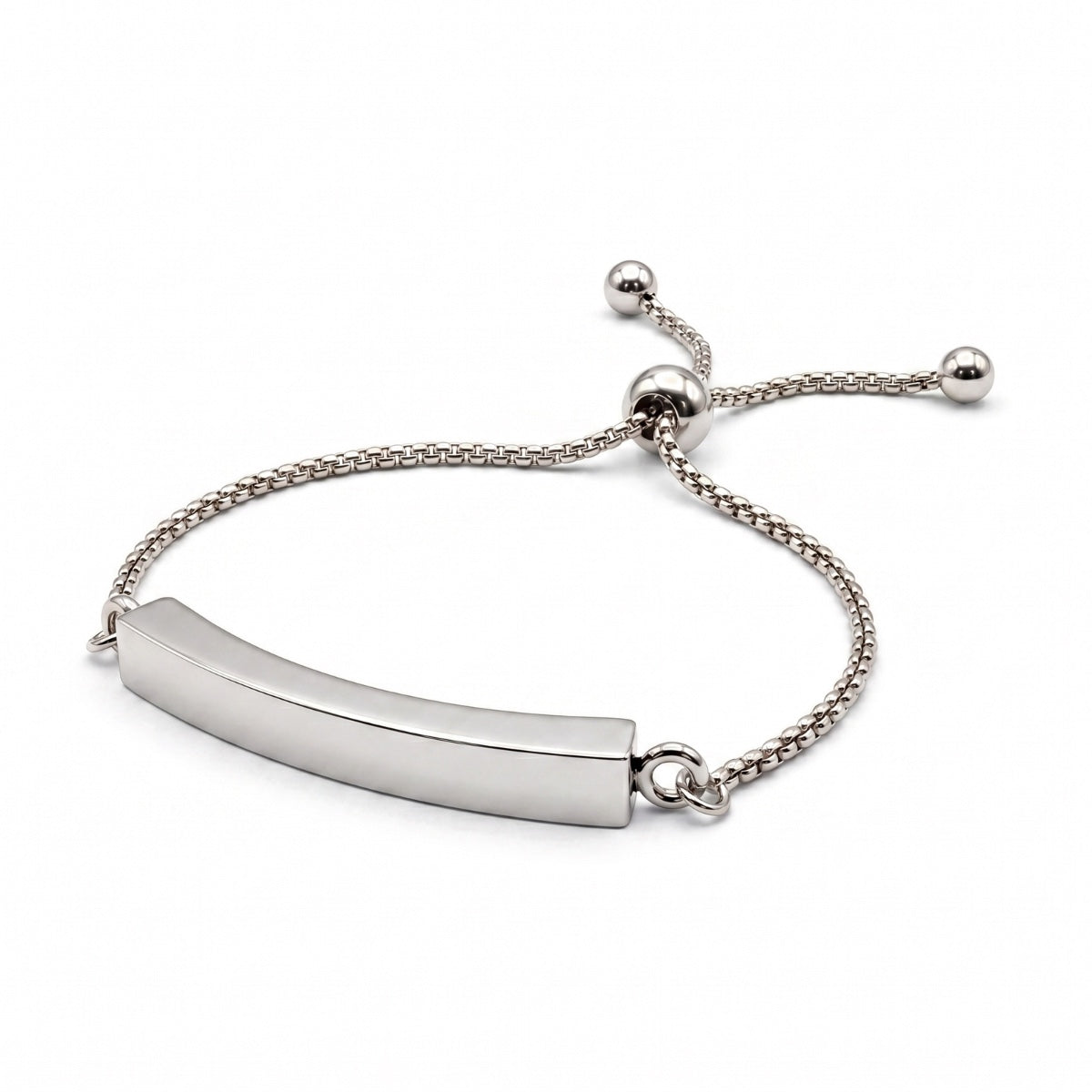 Vue 3/4 du bracelet Lien Éternel urne en acier inoxydable argenté mettant en valeur sa barre minimaliste et son compartiment intégré