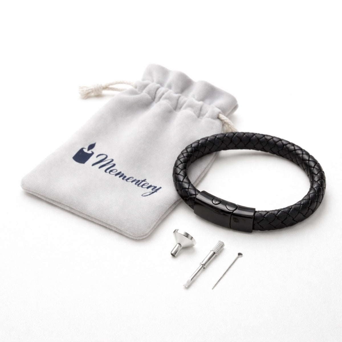 Coffret Mementery avec bracelet en cuir noir, pochon velours et kit de remplissage inclus