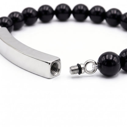Détail de la barre en acier inoxydable bracelet pierre du souvenir noir metal-gris avec système d’ouverture sécurisé