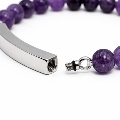 Détail de la barre en acier inoxydable du bracelet pierre du souvenir violet metal-gris avec système d’ouverture sécurisé