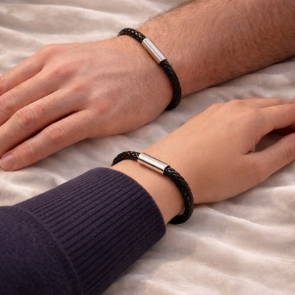 Bracelet Présence argenté au poignet – bijou symbolique discret Mementery