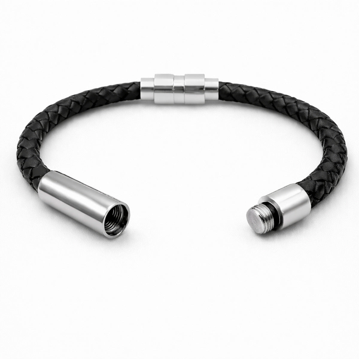 Détail du compartiment sécurisé dans le cylindre en acier inoxydable argenté du bracelet Présence