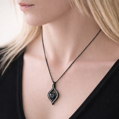 Cœur Protégé du Souvenir urne noir au cou, bijou discret symbole de mémoire et de lien éternel