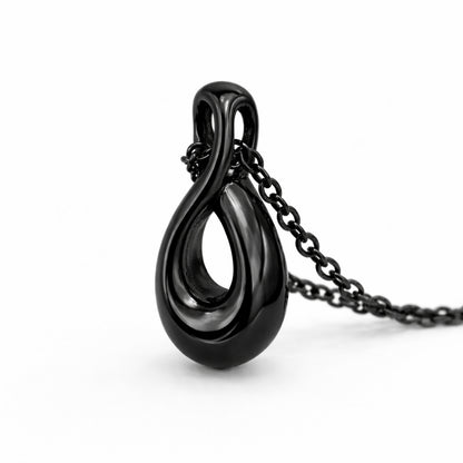 Vue 3/4 du collier Lien Éternel urne noir avec symbole infini et finition lisse