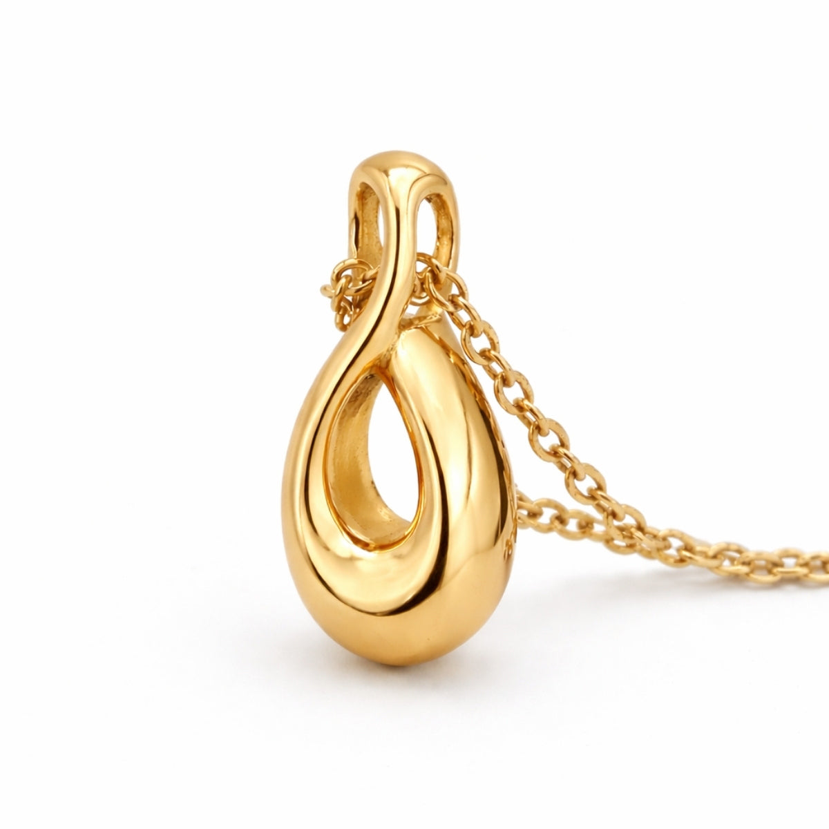 Vue 3/4 du collier Lien Éternel urne doré avec symbole infini et finition brillante