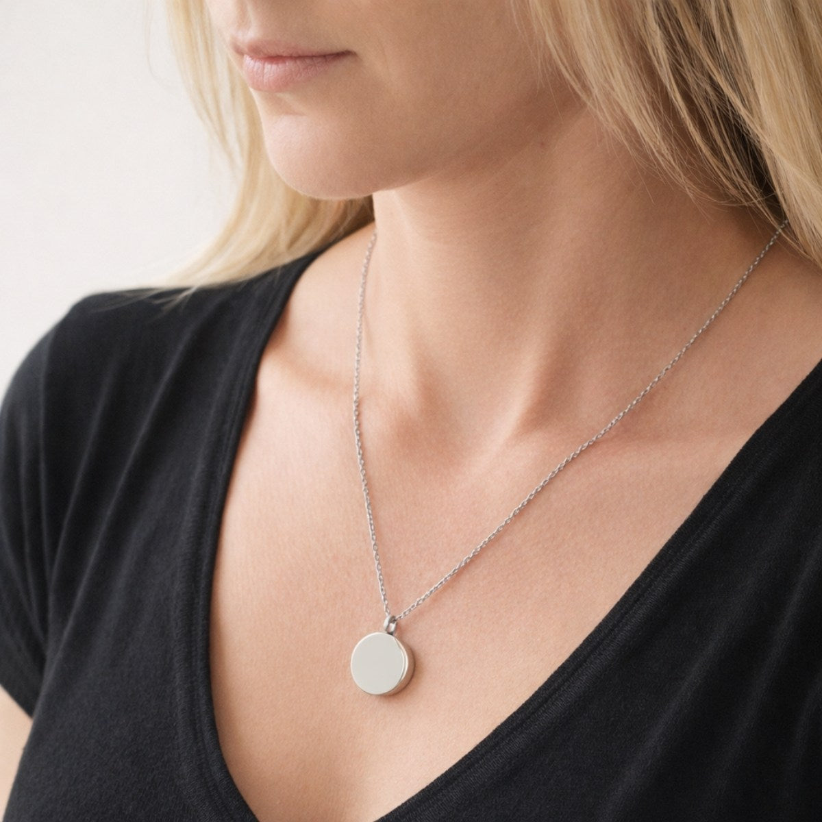 Pendentif cercle éternel argenté au cou – bijou symbolique discret Mementery