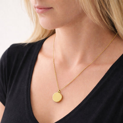 Pendentif cercle éternel doré au cou – bijou symbolique discret Mementery