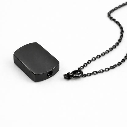 Détail du compartiment interne sécurisé du pendentif Héritage urne noir avec fermeture à vis