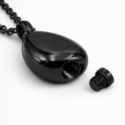 Détail du compartiment interne sécurisé du pendentif Souffle Éternel urne noir avec fermeture à vis