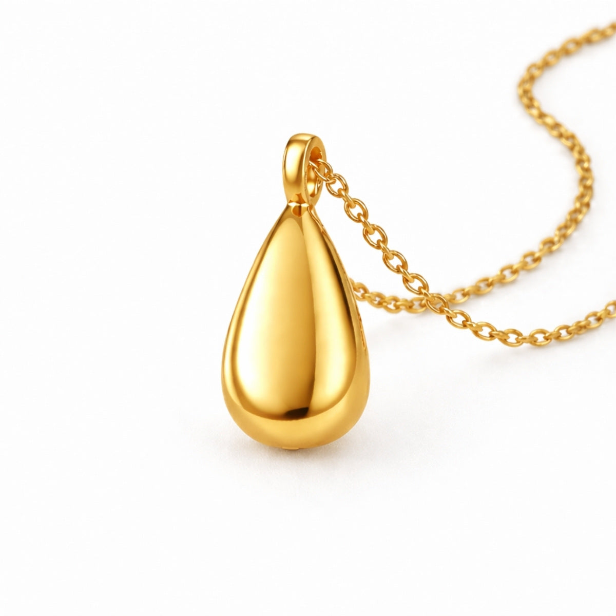 Vue 3/4 du pendentif Souffle Éternel urne doré avec finition brillante et design épuré
