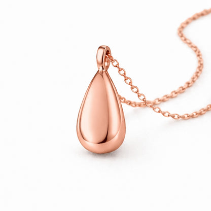 Vue 3/4 du pendentif Souffle Éternel urne rose avec finition lumineuse et design épuré
