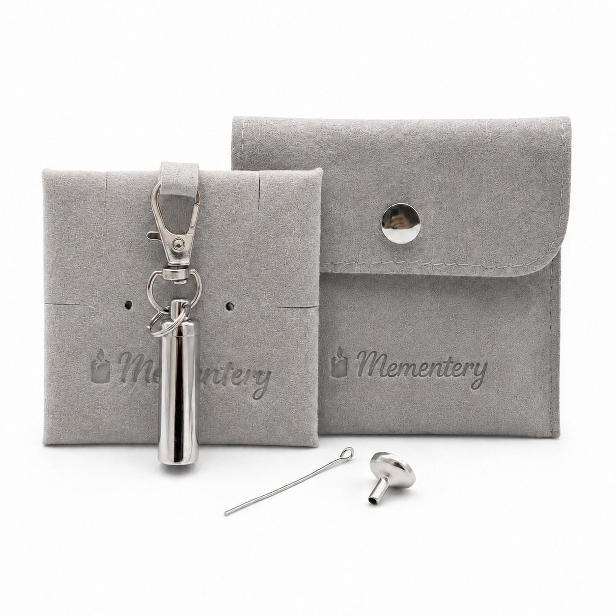 Porte-clés Capsule du Souvenir argenté avec pochette Mementery et accessoires de remplissage inclus