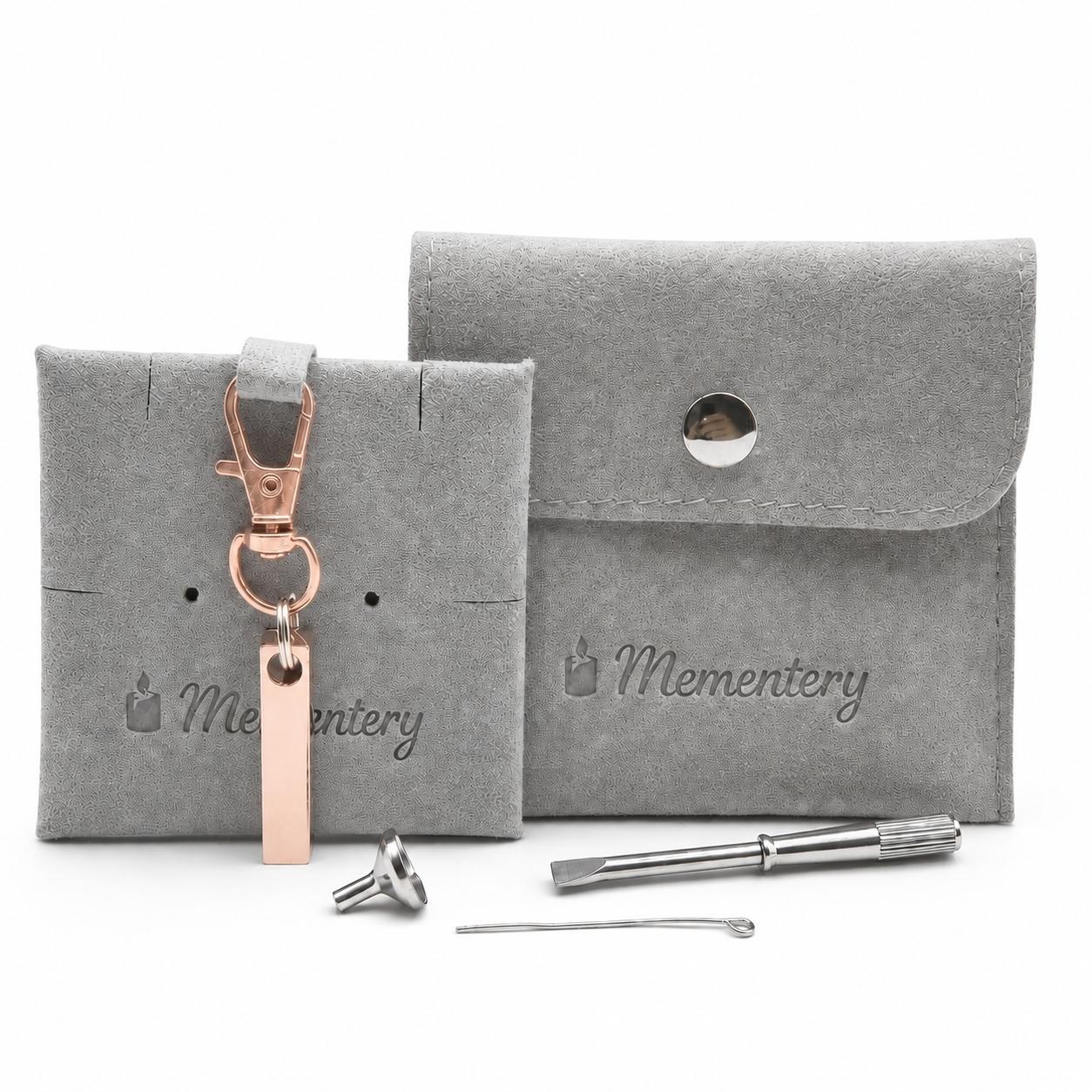 Porte-clés Écrin du Souvenir rose avec pochette Mementery et accessoires de remplissage inclus