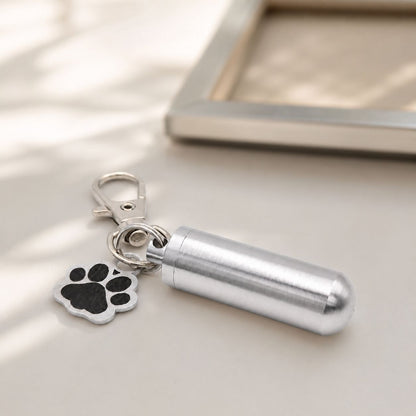 Porte-clés Empreinte du Souvenir en acier inoxydable argenté dans une ambiance élégante et minimaliste