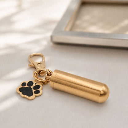 Porte-clés Empreinte du Souvenir en acier inoxydable doré dans une ambiance élégante et minimaliste