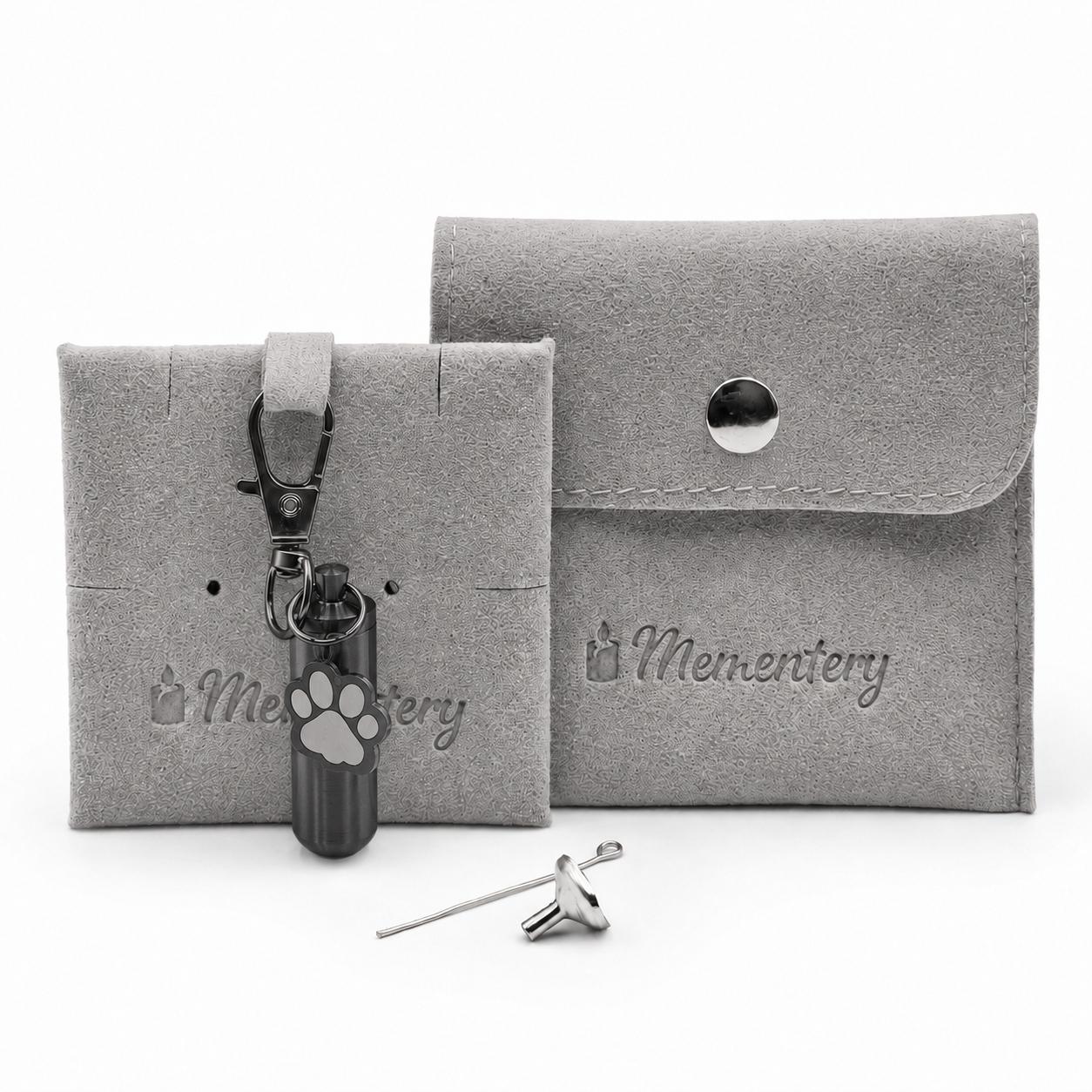 Porte-clés Empreinte du Souvenir noir avec pochette Mementery et accessoires de remplissage inclus