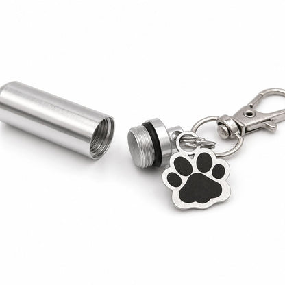 Détail du compartiment sécurisé du porte-clés Empreinte du Souvenir en acier inoxydable argenté