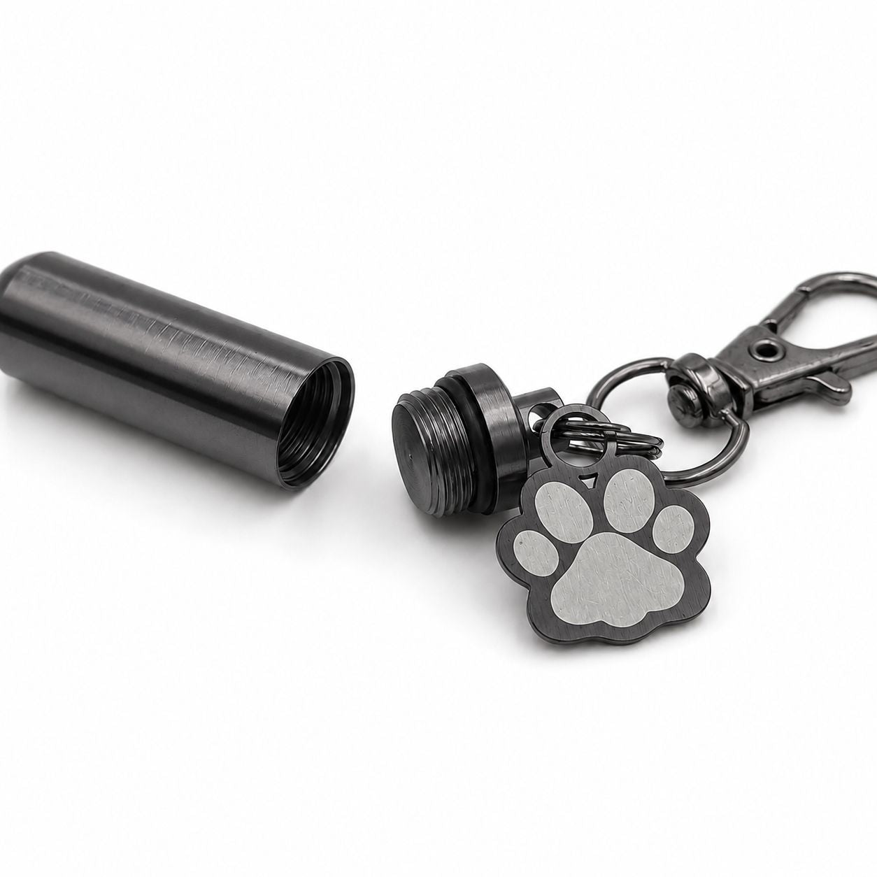 Détail du compartiment sécurisé du porte-clés Empreinte du Souvenir en acier inoxydable noir