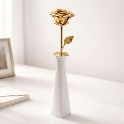 Fleur d’Éternité urne doré présentée dans une ambiance claire et élégante